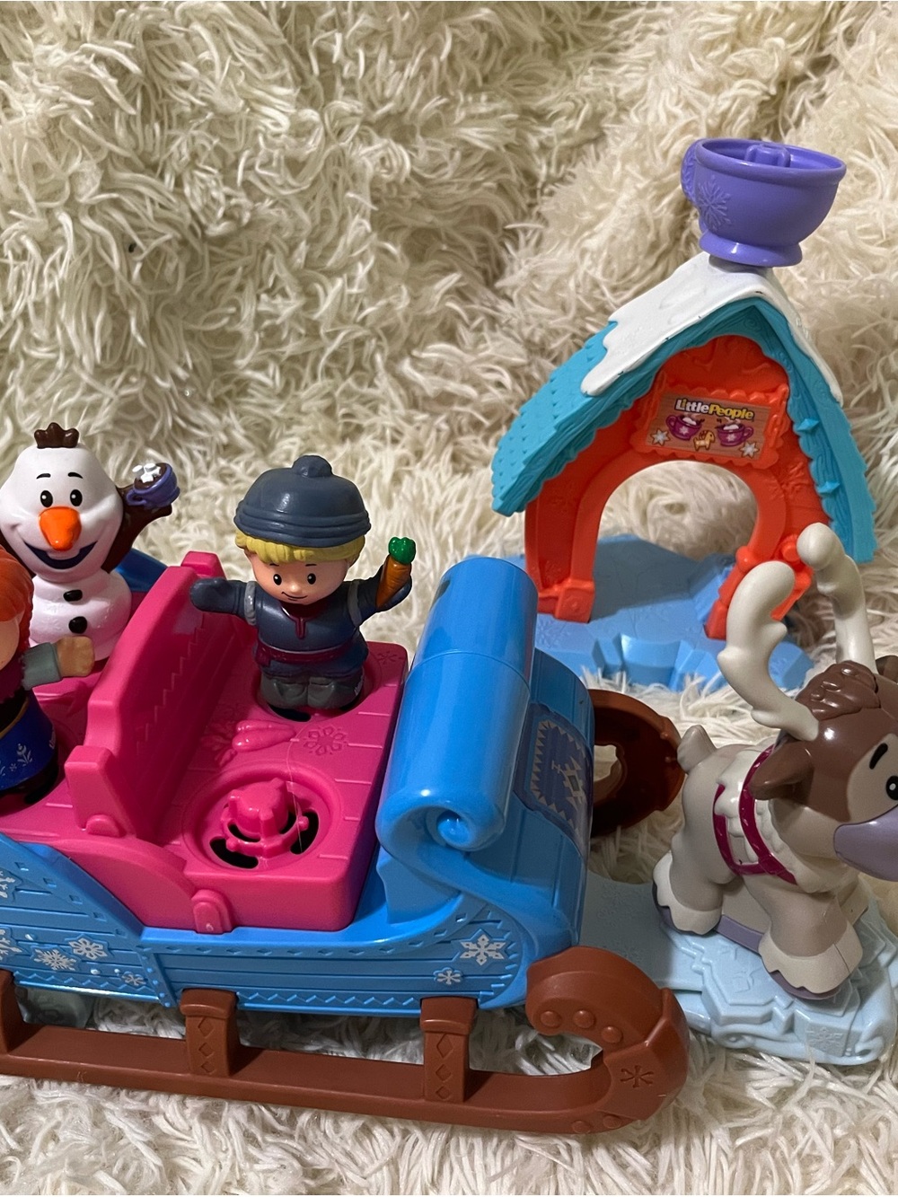 Little People Frozen-Inspired Blue & Pink Sled Playset Yes Elsa is missing